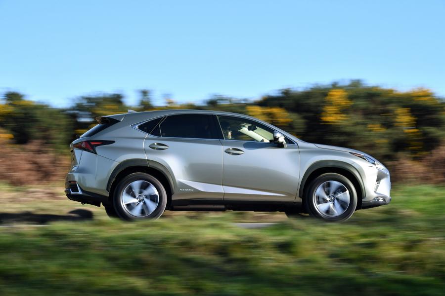  Lexus NX300h 2017 года  (UK) (фото 19 из 40)